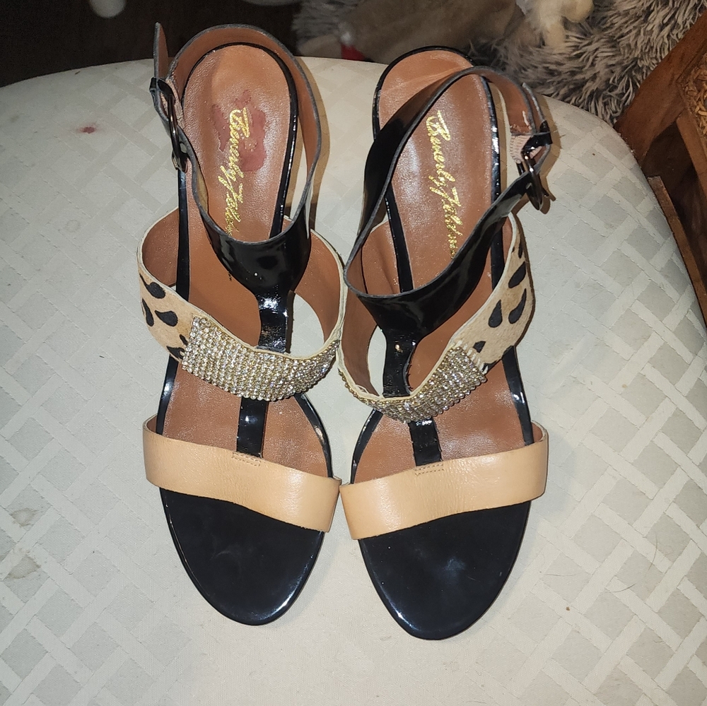 Beverly Fieldman Stylish Black and Tan Women's Heels 11M